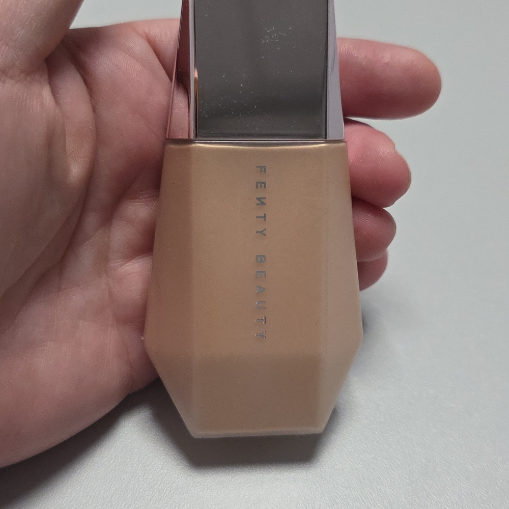 Fenty Beauty Eaze Drop Lit Glow Enhancer in Taffy Topaz - Picture 2 of 3